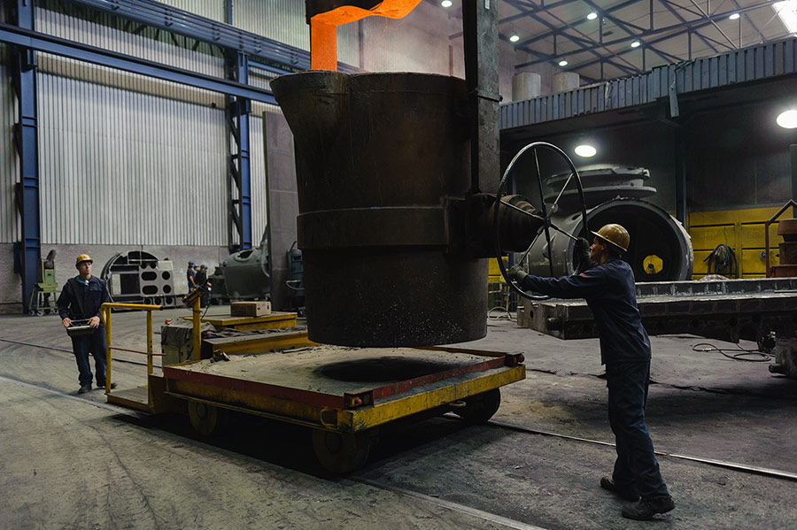 Das flüssige Metall auf dem Weg zur Gussform